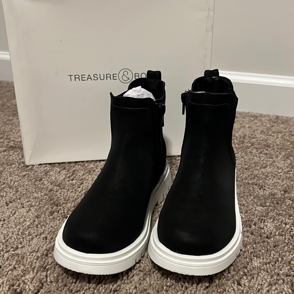 Girls boots